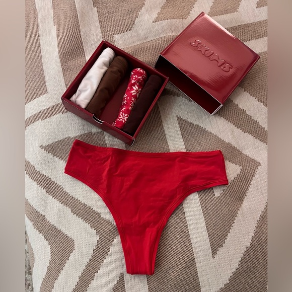 NWT Skims Fits Everybody Thong Holiday 5-pack, Size S - Picture 4 of 8